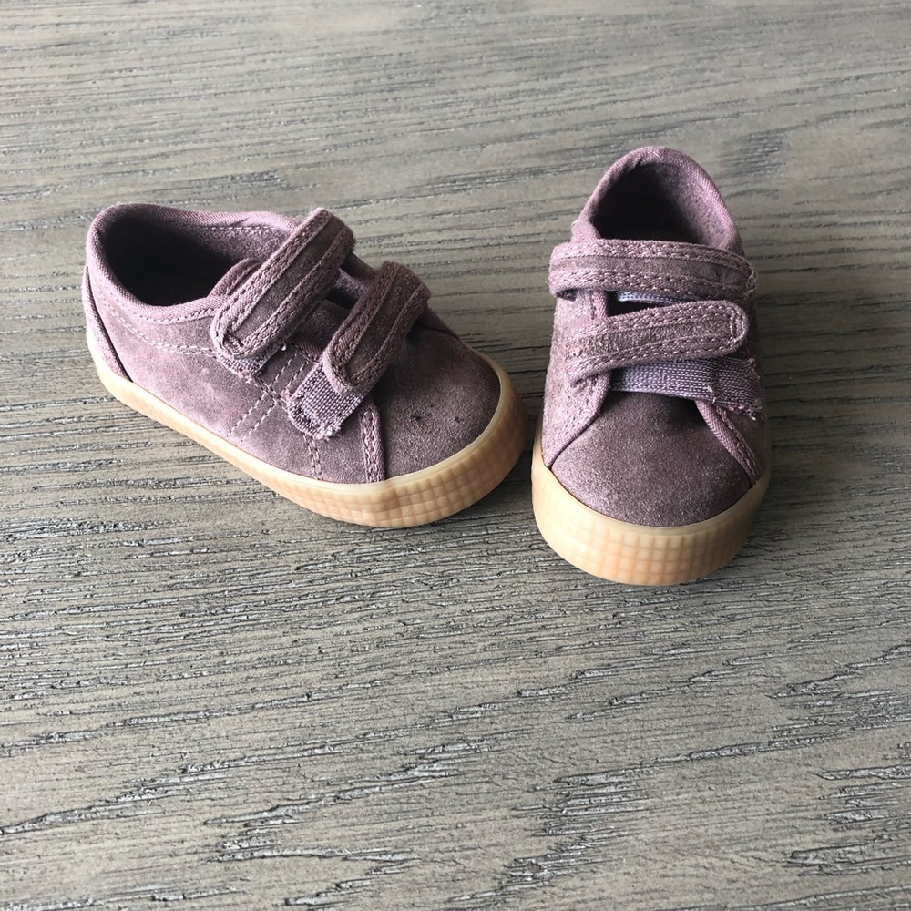 Zara shoes size 19. In good condition.